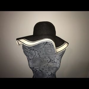Black and cream beach hat